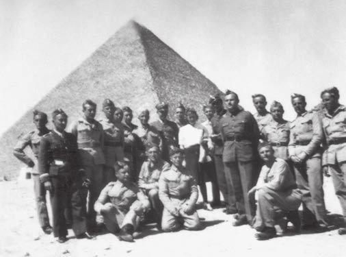 7.III Wczesnym rankiem, jeszcze o zmroku dwoma samochodami (35 osób) wyruszamy na dworzec kolejowy w Aleksandrii.
