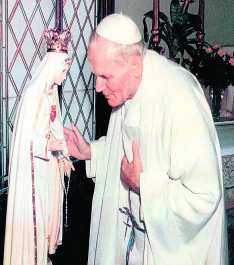 M A T K A B O Ż A F A T I M S K A C Z U W A N A D N A M I Gdy 13 maja 1981 dowiedzieliśmy się o zamachu na papieża Jana Pawła II nie mogliśmy w to uwierzyć, był to szok dla nas wszystkich!