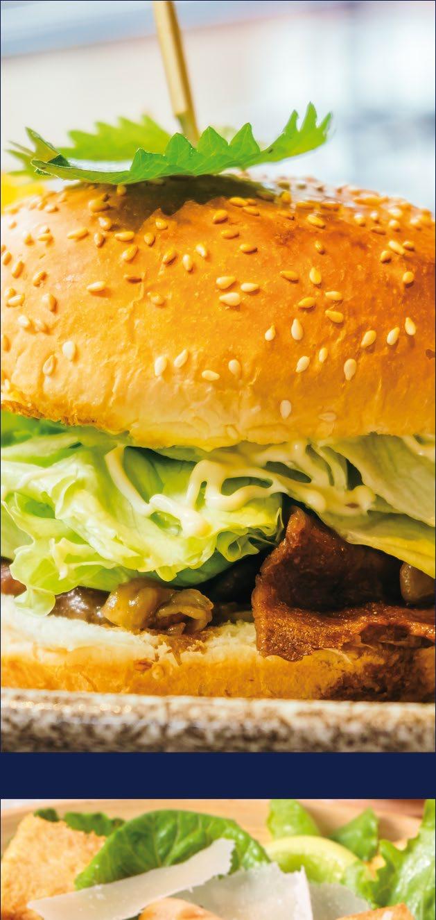 Hilton Classics Burger z sezonowanej polskiej wołowiny (200g) 49 z sałatką colesław, serem lub bekonem