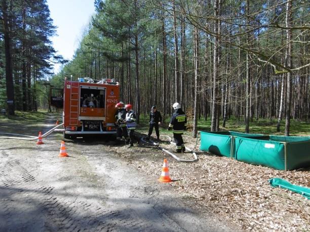 podmiotów, ewakuacje prowadzone w placówkach oświatowych, różnego rodzaju pokazy, akcje związane z tzw. prewencją społeczną itp. Doskonalenie zawodowe ratownictwo lodowe (luty 2018 r.