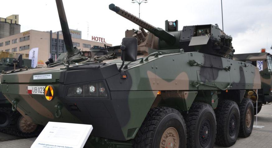 Drugi prototyp ZSSW-30 na MSPO 2015. Fot. Jerzy Reszczyński Spike i BMS - oczekiwanie Wprowadzenie uzbrojenia przeciwpancernego jest też planowane dla istniejących transporterów Rosomak.