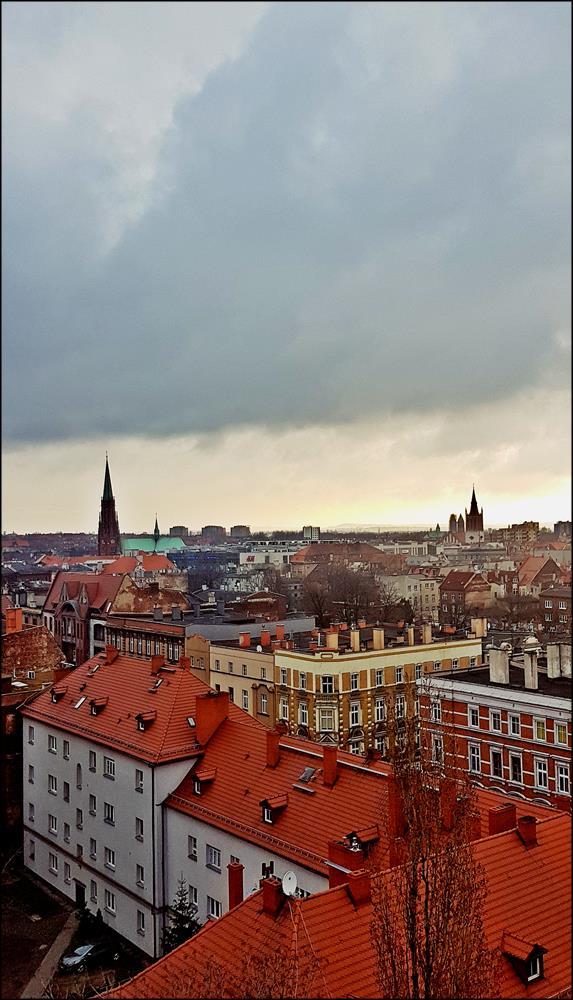 To dziwne, jak proste jest dla ludzi wyrzucić Boga, a potem dziwić się, dlaczego świat zmierza do piekła.
