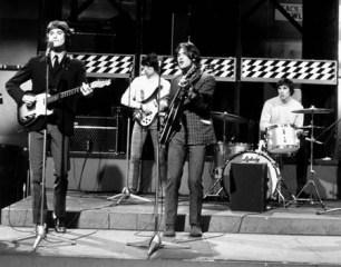 The Kinks, Londyn 1964 All Day And All Of The Night pozostaje sam w sobie jako mocne dwie i pół minuty surowego, intuicyjnego, pędzącego rock and rolla.