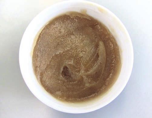 olejem rycynowym (w stosunku 1:1) unguator (u) wazelinę zmieszano z parafiną płynną dodano balsam peruwiański z parafiną płynną (w stosunku 1:1) z olejem rycynowym (w stosunku 1:1) alsam peruwiański