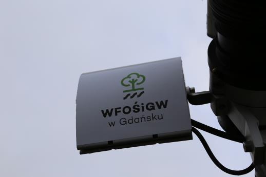 dodatkowo umożliwiając obserwację innym użytkownikom