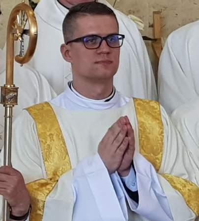 Podczas święceń kapłańskich biskup przyzywa mocy Ducha Świętego, aby spoczęła na kandydacie do święceń. Wyciska ona na tym człowieku nieusuwalną pieczęć, która pozostanie z nim na zawsze.