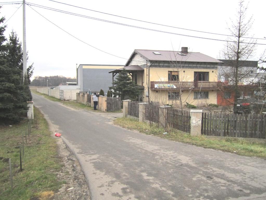 2.4 OPIS NIERUCHOMOŚCI Wyceniana nieruchomość położona jest w miejscowości Chojęcin gmina Bralin w bliskim sąsiedztwie granic miasta Kępna.