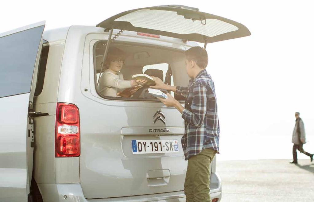 TYLNA SZYBA OTWIERANA W CITROËNIE SPACETOURER zaprojektowano liczne rozwiązania ułatwiające życie pasażerom.