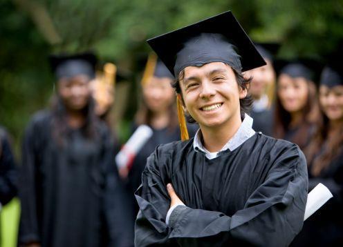 Czy Polacy mieli problem ze znalezieniem pierwszej pracy? Czy umiejętności zdobyte w trakcie edukacji przydają się na rynku pracy?