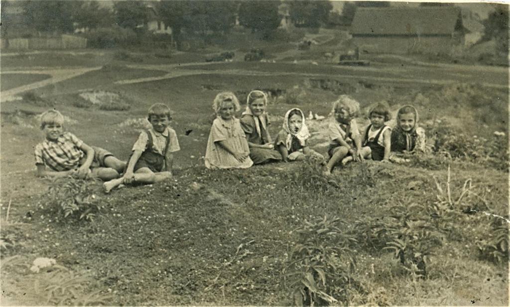 6 Zdjęcie 7 Rok 1958 (lub 1957). Ujęcie tej fotografii pokazuje widok na teren przed niwelacją pod tzw. park (co przedstawia inne zdjęcie w tej kolekcji z roku 1959).