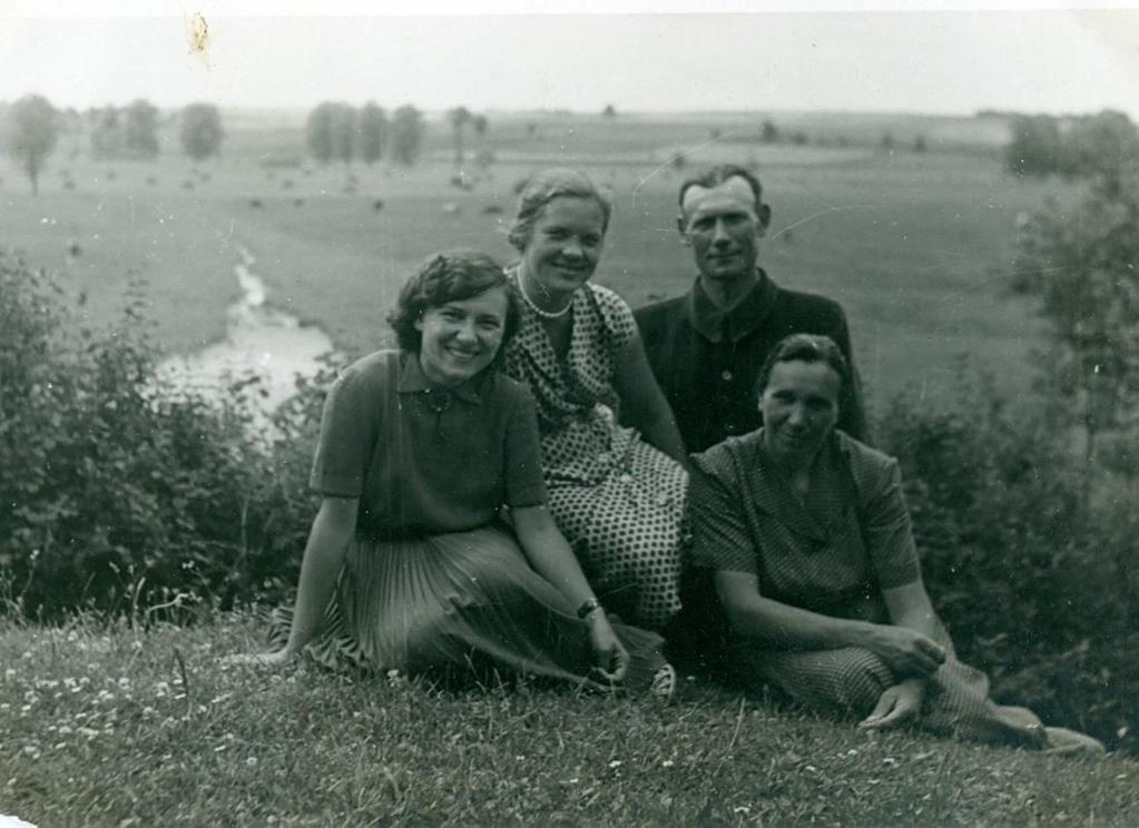 7 Zdjęcie 8 Rok 1958. Widok z sadu Wysockich.