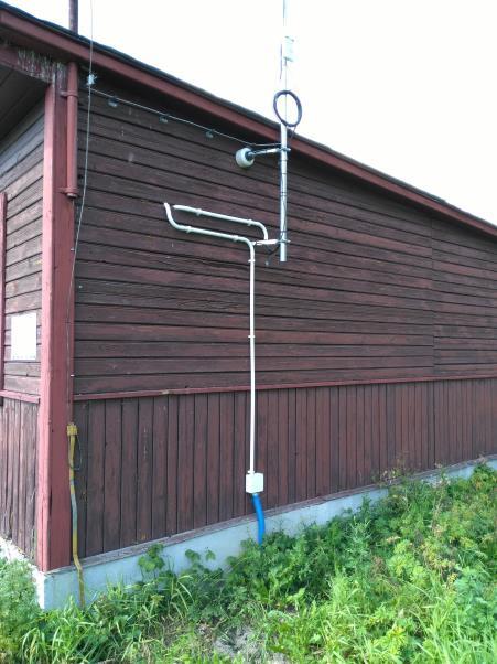 Zadanie obejmowało budowę budynku wolnostojącego, jednokondygnacyjnego, niepodpiwniczonego o wymiarach 16,00 x 8,00 m z dwuspadowym