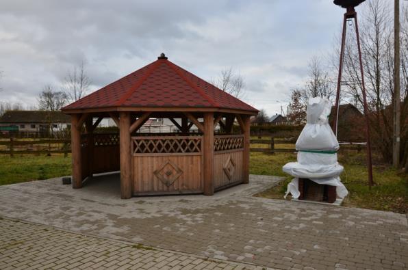 Okręg 3 Chojewo (28 466,34 zł), Kiersnowo (19 592,70 zł), Pace (14 531,72 zł): W ramach funduszu sołeckiego: na palcu remizy OSP Chojewo ułożono kostkę pod altanę, zakupiono altanę ogrodową wraz z