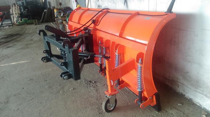 165 S - Ładowacz czołowy Hydrometal Ostrów Mazowiecka AT-50, w którego skład wchodzi: łyżka do materiałów sypkich, paleciak, pług śnieżny 3 m, -