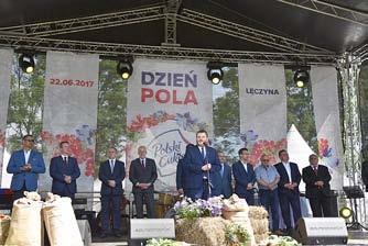 Dzień Pola 2017 Krajowej Spółki Cukrowej S.A. W dniu 22 czerwca br. odbył się Dzień Pola 2017 Krajowej Spółki Cukrowej S.A. To uroczyste wydarzenie zorganizowane zostało w miejscowości Łęczyna w powiecie stargardzkim, w województwie zachodniopomorskim.