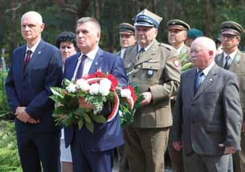20 INFORMACJE Uroczystość patriotyczno-religijna w Wierszach 19 sierpnia przy cmentarzu partyzanckim w Wierszach odbyła się uroczystość patriotyczno-religijna upamiętniająca 74 rocznicę walk