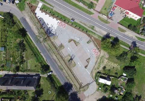 Z GMINY 7 Parking gminny w Zaborowie Inwestujemy w drogi Realizacja inwestycji drogowych jest dla gminy Leszno priorytetem, ponieważ bezpieczeństwo mieszkańców zawsze stawiane jest na pierwszym