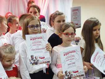 Na scenie wystąpiło 51 wykonawców, którzy wykonali 29 pięknych utworów.