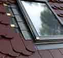 Kolor RAL 72 DO POKRYĆ NA RĄBEK STOJĄCY Umożliwia łączenie okna z blaszanymi pokryciami dachowymi