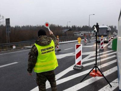 W związku ze szczytem klimatycznym COP 24 w trakcie tymczasowego przywrócenia kontroli granicznej, funkcjonariusze KaOSG na terenie Małopolski poddali kontroli 15 230 osób oraz skontrolowali 2031