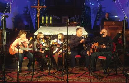 Gminnego Ośrodka Kultury pod kierownictwem Alicji Kabacińskiej i Cezarego Męzińskiego, rodzina