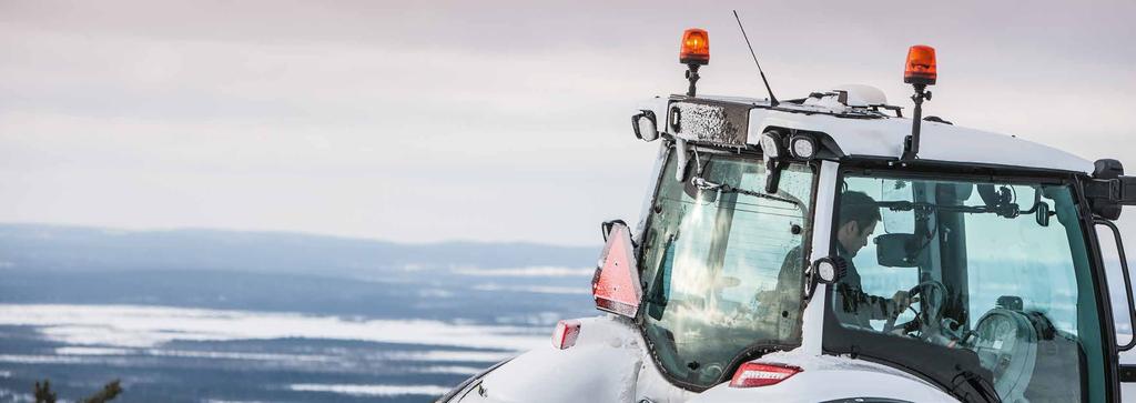 PRZEKŁADNIA HITECH ACTIVE VERSU DIRECT DANE TECHNICZNE UKŁAD NAPĘDOWY Przekładnia z 5-stopniowym PowerShift; 4 zakresy robocze + zakres pełzający X X X Przekładnia bezstopniowa (CVT) X Zakres