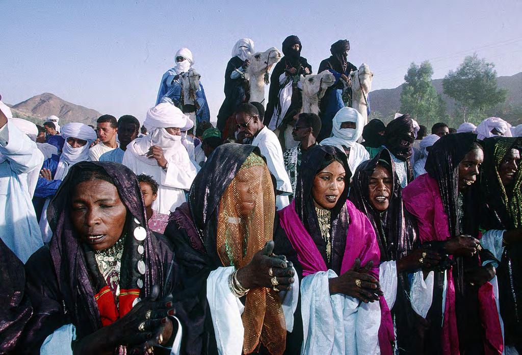 Dzień 7: Djanet Dzień 8: Tassili N'ajjer Dzień festiwalu SEBIBA. Rankiem odpoczynek i czas wolny. Po południu przejdziemy na plac festiwalowy by podziwiać tuareskie tańce i tradycyjne stroje tancerzy.