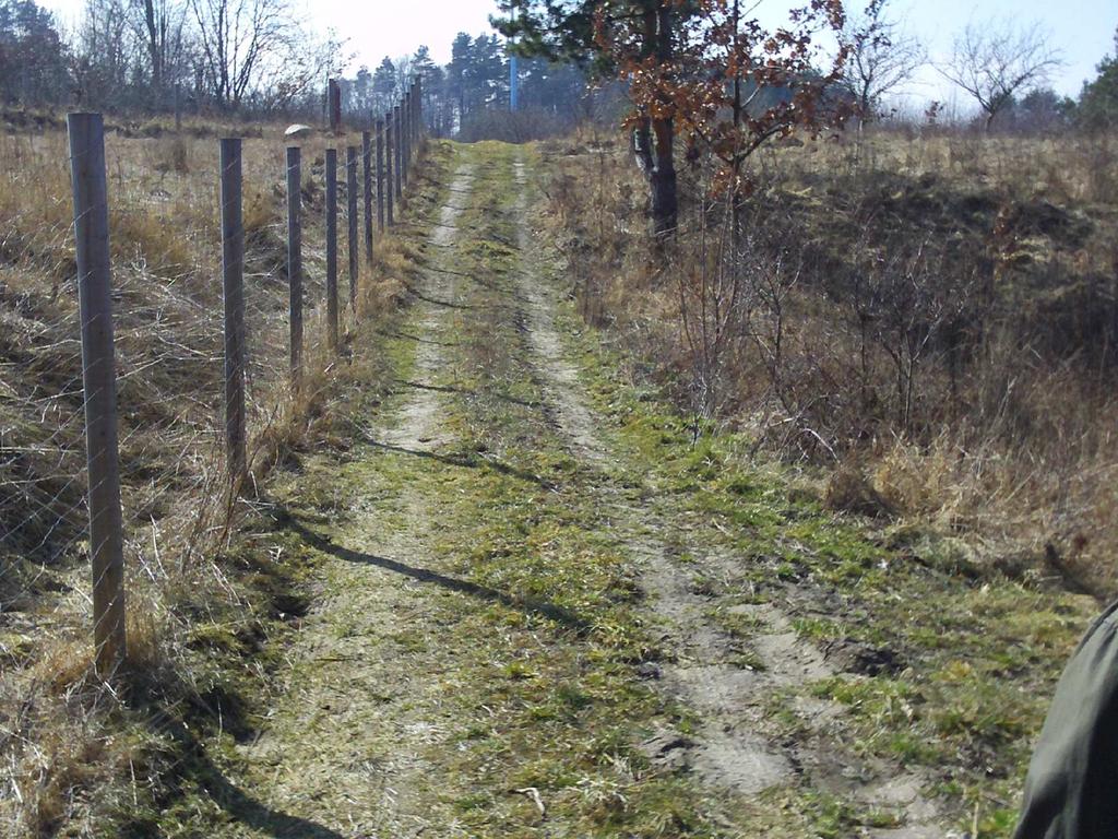 zdjęcie 4 zdjęcie 5 CELEM NINIEJSZEGO OPRACOWANIA JEST: poprawa stanu technicznego drogi poprzez wykonanie nowych nawierzchni i uzyskanie normatywnych spadków poprzecznych, poprawienie geometrii