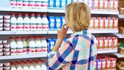 https://www. Przeciętna zawartość tłuszczu w mleku surowym to 3,4% Niektórzy chcą jak najbardziej chude mleko, innym nie przeszkadzają procenty.