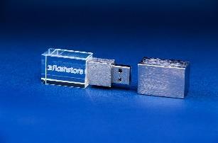 5. Pendrive Pendrive o klasycznym kształcie wyposażony w diodę podświetlającą logo po włożeniu pamięci do portu USB. Nakład: 500 szt.