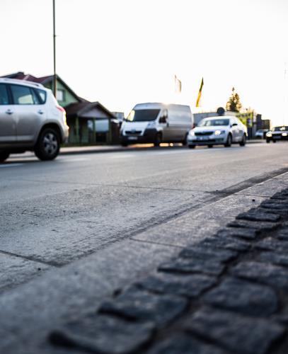 Beton wałowany może być stosowany zarówno jako warstwa ścieralna, jak i dolne warstwy podbudowy w konstrukcjach drogowych.