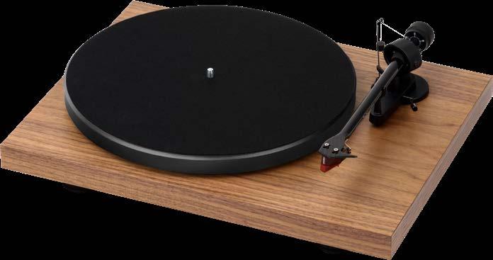 Debut Carbon DC Cena 1790 zł, w wykończeniu orzech 2190 zł Gramofon analogowy z zamontowaną fabrycznie wkładką Ortofon 2M-RED.