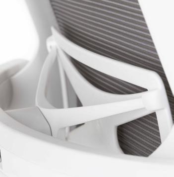 Backrest height adjustment Regulacja wysokości oparcia The backrest can be adjusted by 110 mm in a seated position, with two silent and intuitive buttons located on both sides of the seat.
