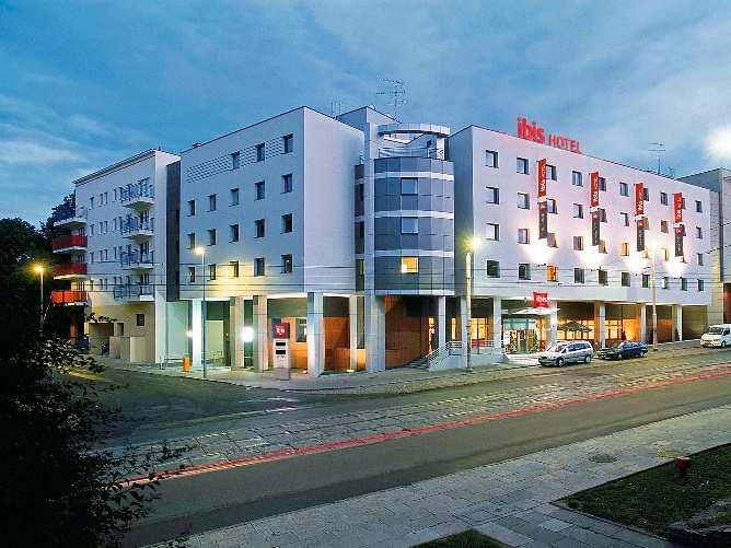 Ibis** 250 zł pokój jednoosobowy ze śniadaniem 280 zł pokój dwuosobowy ze