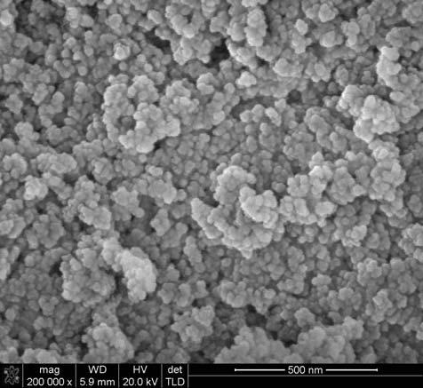 Tak przygotowane próbki wypalano w piecu mikrofalowym MKH-4,8 rmy Tabela 1. Ilo ciowa analiza fazowa nanometrycznego tlenku glinu. Table 1. Quantitative phase analysis of nano-sized aluminium oxide.