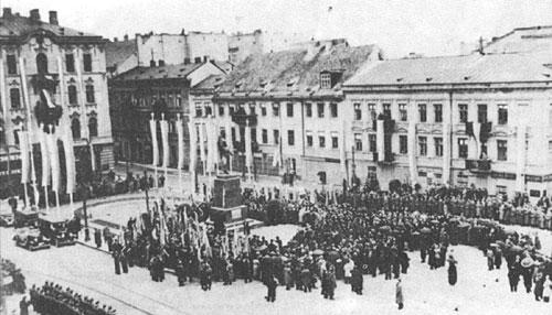 Odsłonięcie na placu Krasińskich pomnika Kilińskiego w kwietniu 1936