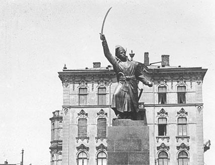 NOWINIARSKIEJ NA PLAC KRASIŃSKICH USTAWIONO POMNIK KILIŃSKIEGO.