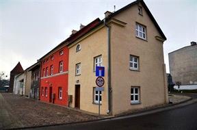 Miejski Skansen "W bardzo dużym skrócie termin Cittàslow (powolne miasto) odnosi się do miejscowości, które chcą być raczej zauważane jako miejsca ciche i spokojne, miejsca gdzie codzienność stara