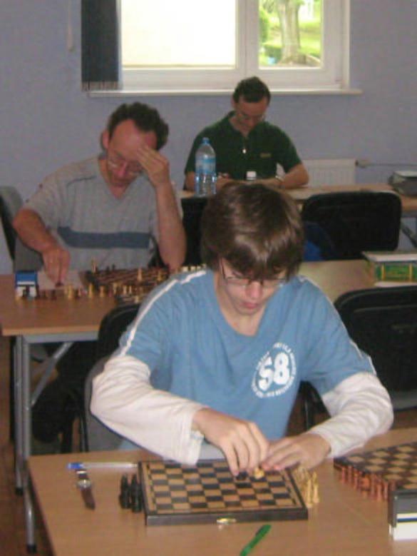 FM Colin McNab (GBR) 3,5; 8. FM Michael Mcowell (GBR) 33. Zgrupowanie treningowe drużyny rozwiązujących P. Murdzia, J. Stopa, Z. Szczep P. Gorski, R. Królikowski, B.