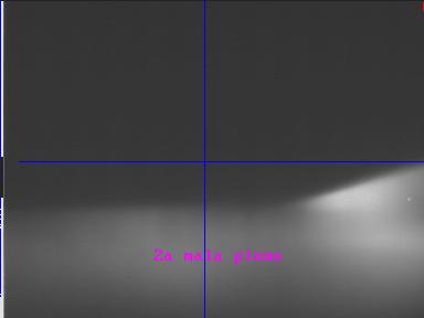Obraz ekranu oświetlonego promieniem lasera i światłem badanego reflektora samochodowego.