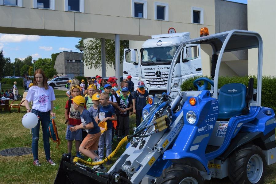 dyplomowych i publikacji naukowych a także uczestniczą