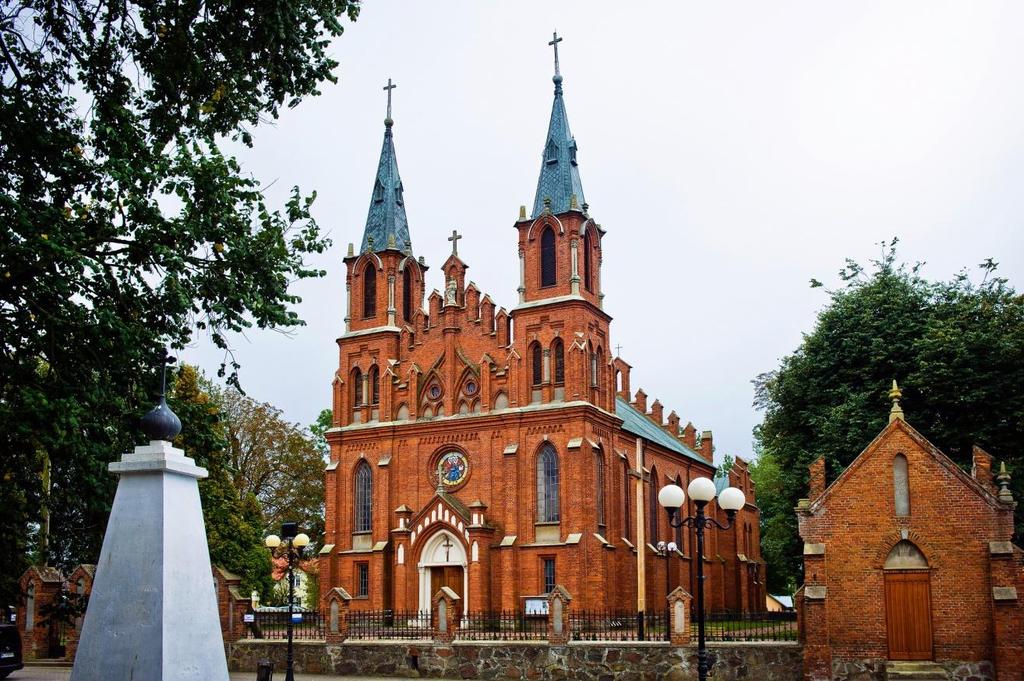 POSZCZEGÓLNE STACJE DROGI KRZYZOWEJ 1. Drogę Krzyżową zaczynamy Mszą św. o godzinie 21.00 w kościele pw. św. Zygmunta Króla w Łosicach 2.