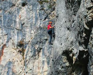 170 Dachstein Lata powstania: Hias 2006, Siega 2008, Rosina 2014 Utrzymanie drogi: towarzystwo turystyczne TVB Ramsau Położenie/informacje: Ramsau am Dachstein (1135 m). Tel. 03687/8183, info@ramsau.