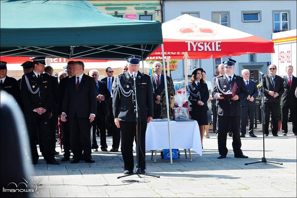 Uroczystość prowadził Z-ca Naczelnika OSP Limanowa druh Łukasz Smoleń, a musztrą reprezentacyjną dowodził druh Wojciech Świerczek Komendant Miejsko Gminnego Oddziału Związku OSP RP w Limanowej.