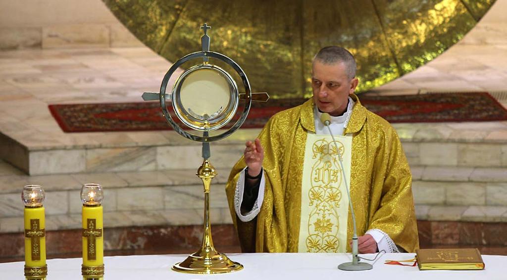 Uroczyste obchody Triduum Paschalnego Około 4 tysięcy wiernych uczestniczyło w Triduum Paschalnym. W Wielki Czwartek podczas Mszy Wieczerzy Pańskiej proboszcz ks.