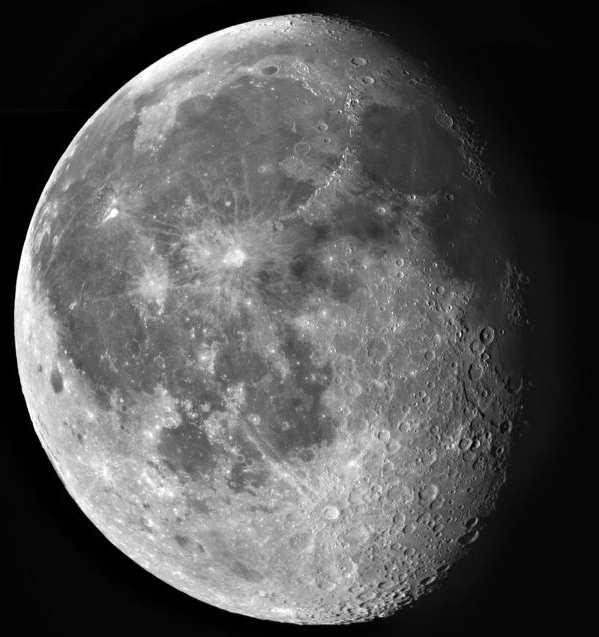 Powierzchnia Księżyca Cel ćwiczenia: Poznanie topografii Księżyca i kształcenie umiejętności prowadzenia samodzielnych obserwacji astronomicznych naturalnego satelity Ziemi.