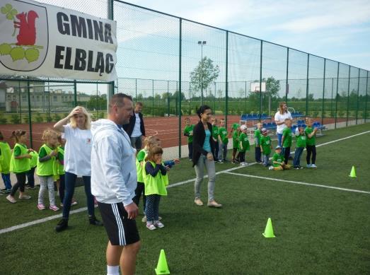 Państwowej Straży Pożarnej w Nowakowie posiada pełnowymiarową halę sportową oraz kompleks sportowy Orlik. Dyscypliną wiodącą w szkole jest piłka ręczna dziewcząt.