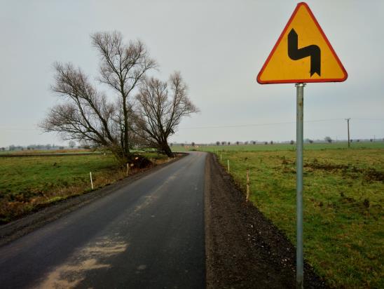 Remont nawierzchni odcinków dróg gminnych w miejscowości Sierpin 293.908 zł 9.