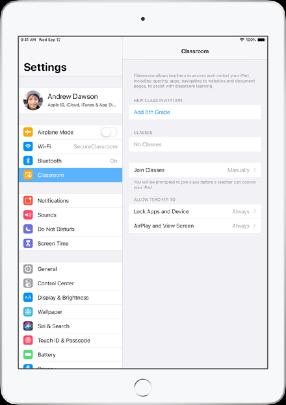 Umożliwienie uczniom przyłączania się do klasy. Dołączając do klasy, uczniowie decydują, w jaki sposób nauczyciel będzie mógł zarządzać ich ipadami i uzyskiwać do nich dostęp.