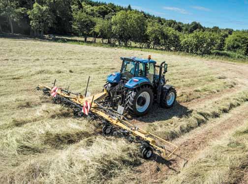 Pokazy maszyn Przetrząsacz Rotary Tedders PROTED 760 + ciągnik TD5.85 Wystawca: NEW HOLLAND AGRICULTURE (CNH INDUSTRIAL POLSKA Sp. z o.o.) Przetrząsacze New Holland serii ProTed dostępne są w wersji zawieszanej lub przyczepianej (model 880T).